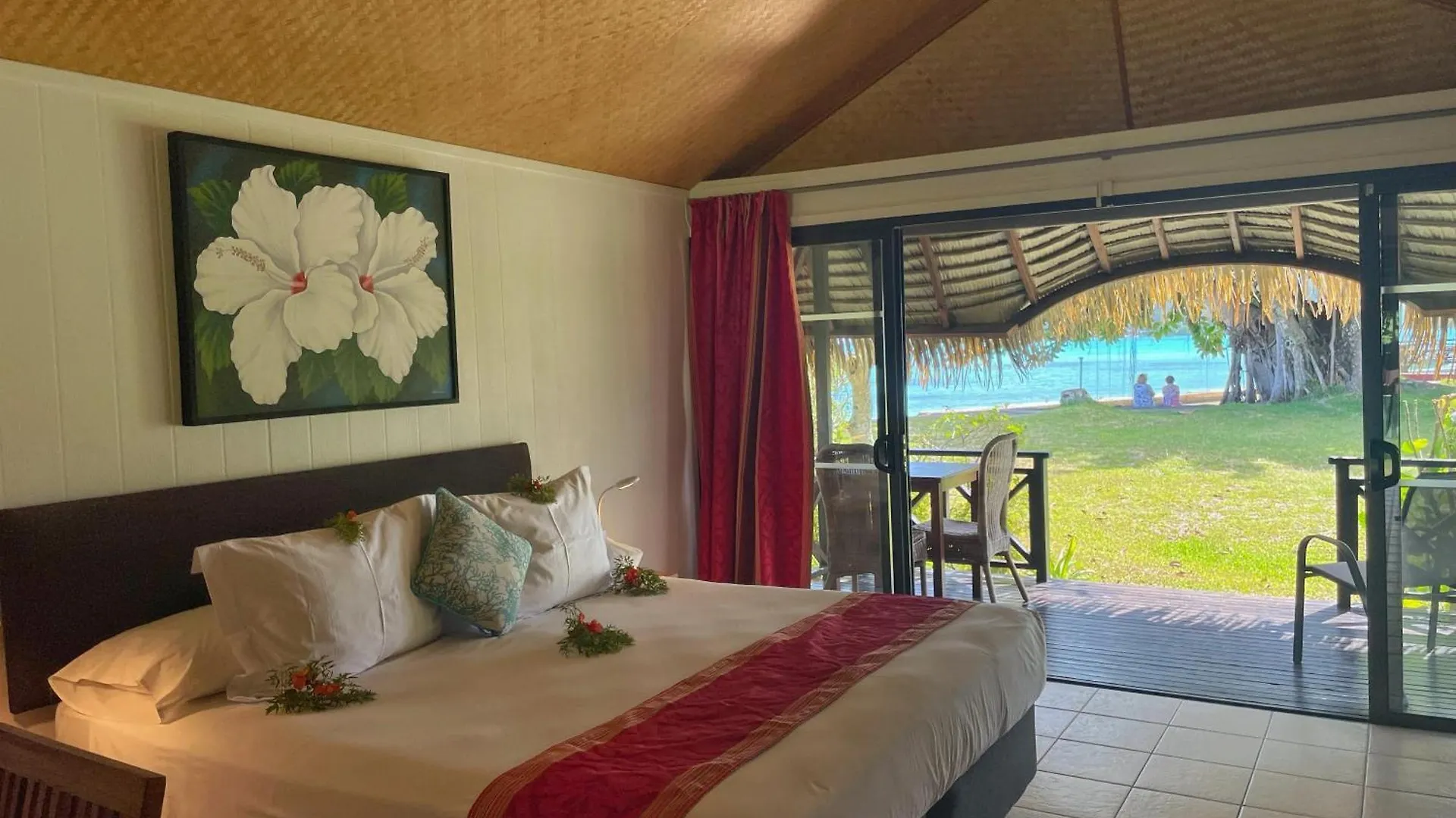 Hotel Hibiscus Papetoai 2*,  French Polynesia